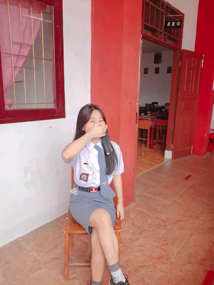 video Guru Viral anak sma di sofa saat rumah sepi